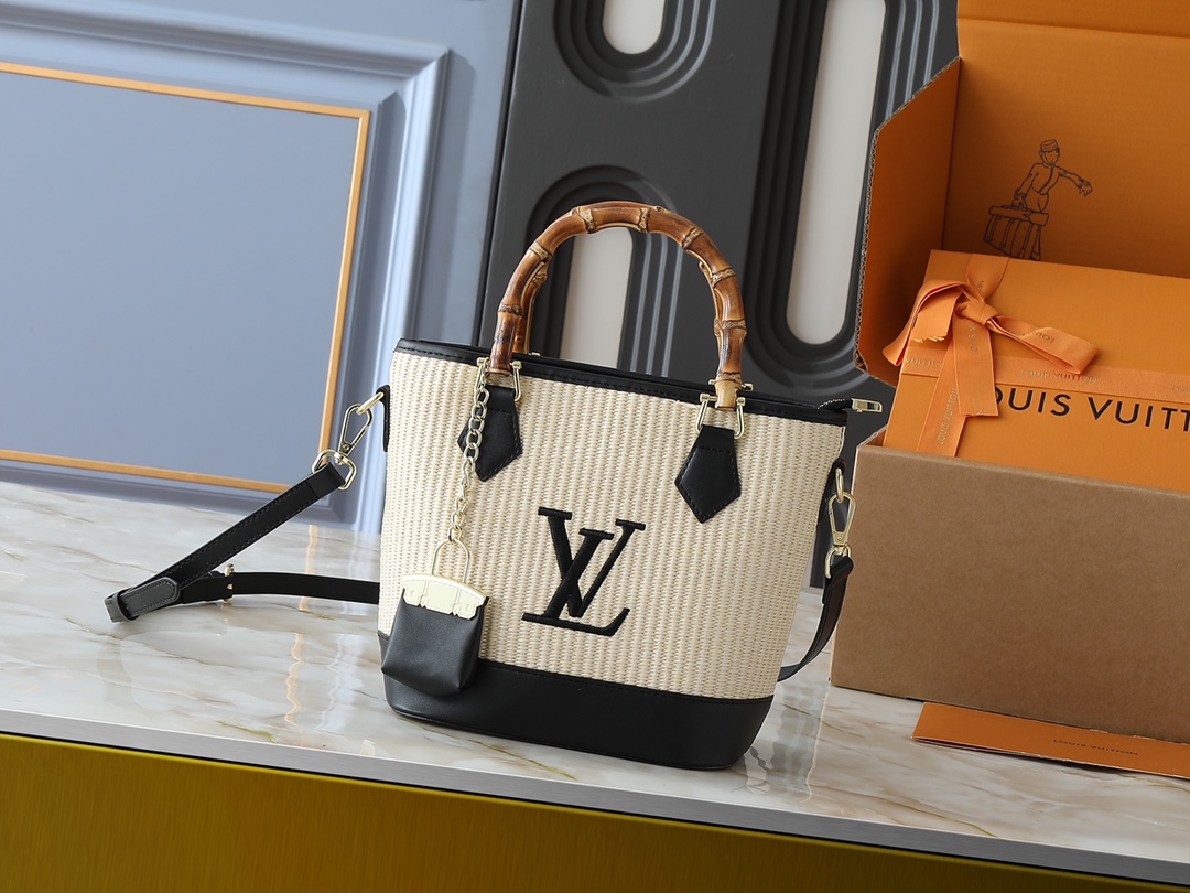 LV Classic Handbag Monogram Canvas Model M14370 Zip Closure Luxury